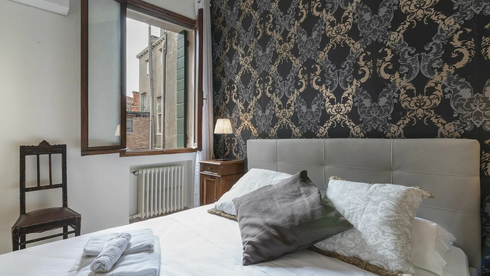 Rio Terra' Canal View Apartment Βενετία